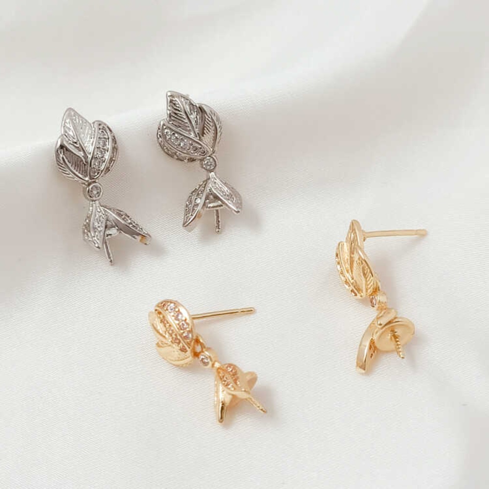 Pearl Earring Stud - ต่างหูแบบติดหูทำมือ รูปดอกแมกโนเลีย ประดับมุกและไมโครเซอร์โคเนียม 14K พร้อมฐานเปล่า ตัวเข็มเงินแท้