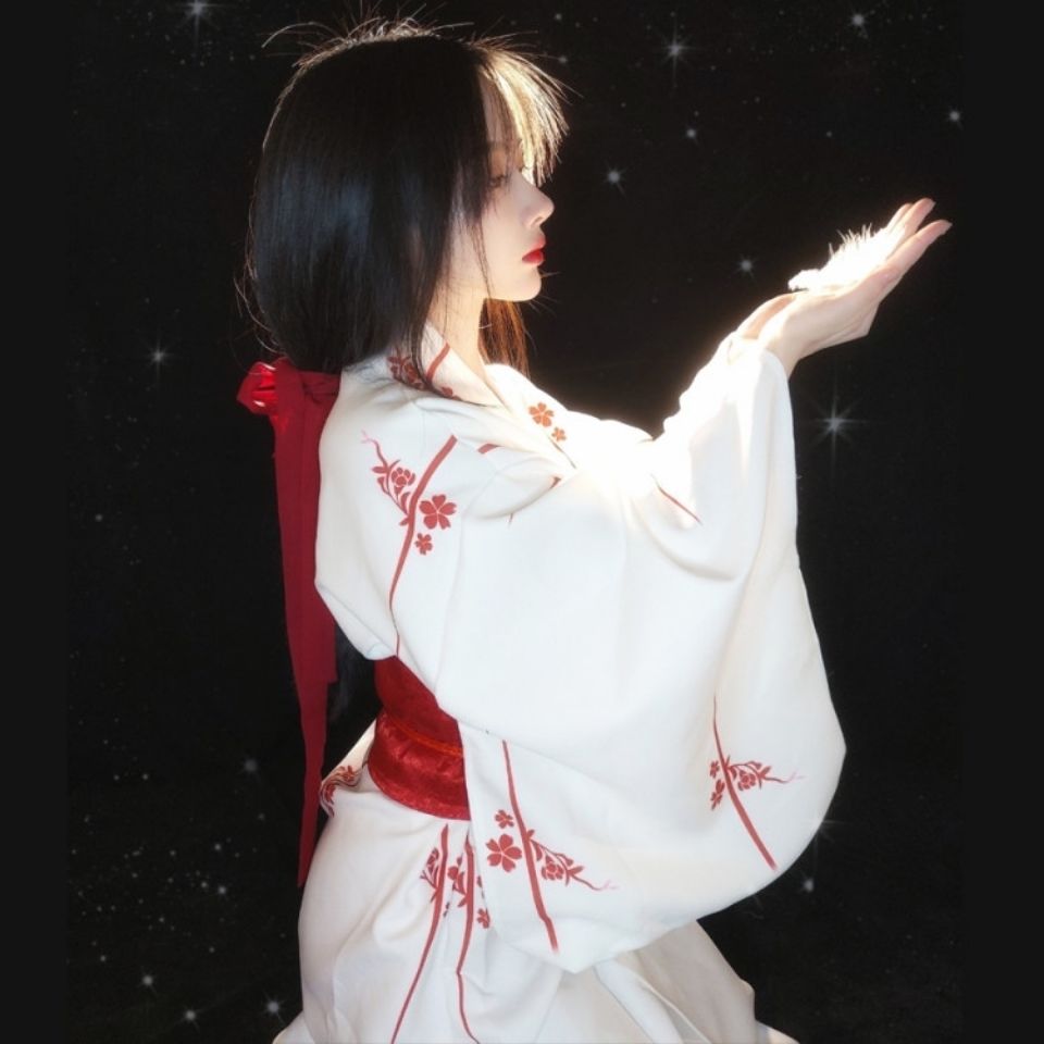ชุดกิโมโนยูกาตะแบบดั้งเดิมที่ป - Japanese Women Formal Wear บทวิจารณ์และราคา