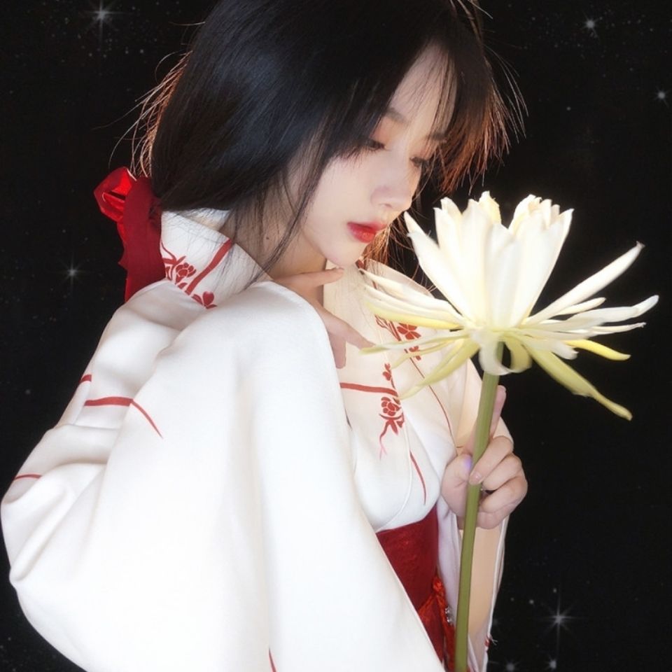 ชุดกิโมโนยูกาตะแบบดั้งเดิมที่ป - Japanese Women Formal Wear บทวิจารณ์และราคา